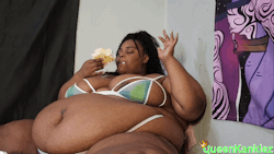 Porn photo gluttongirlz:🎂Bigger Girl , Bigger Cake