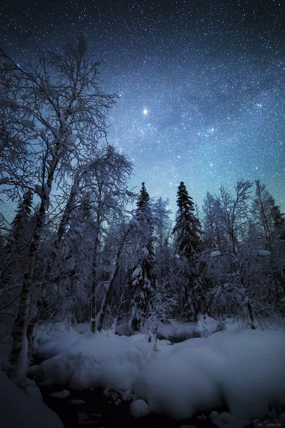 tiinatormanenphotography:Night walk.  I really love winter nights, cold but there