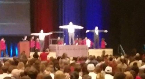 The mods are asleep, upvote this T-pose live show