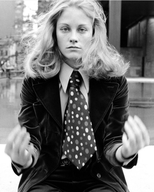 purecinema: Cybill Shepherd in New York City, 1971, by Jack Robinson.  https://painted-face.com/