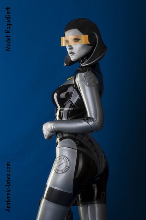 geeksngamers:Mass Effect EDI Cosplay - by Anatomic-LatexLatex bodysuit will be available at her webs