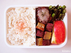 kiiseu:  Bento by commoi 