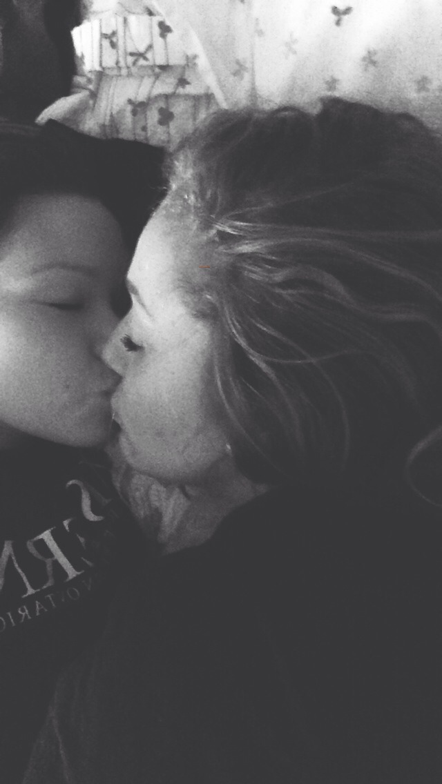 lez-belesbian:  .