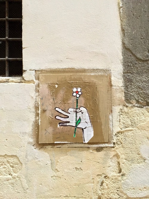 charminglyantiquated: florententine street art 1/? don’t know their name but they draw small s