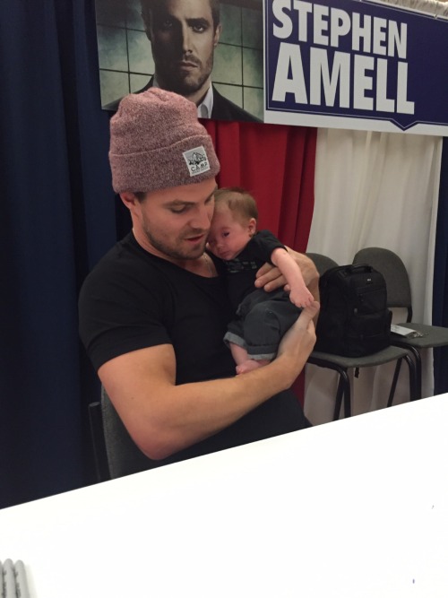 lovekfinch:  Stephen: “what’s he doing?? Is he just chilling? He’s probably just chilling, boys just chill.” 