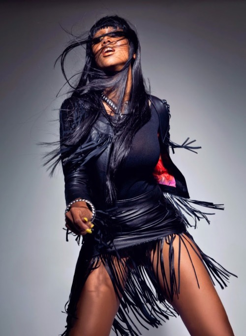lvmrsmn:  TYRA BANKS - BLACK MAGAZINE PHOTOGRAPHED BY THOM KERR