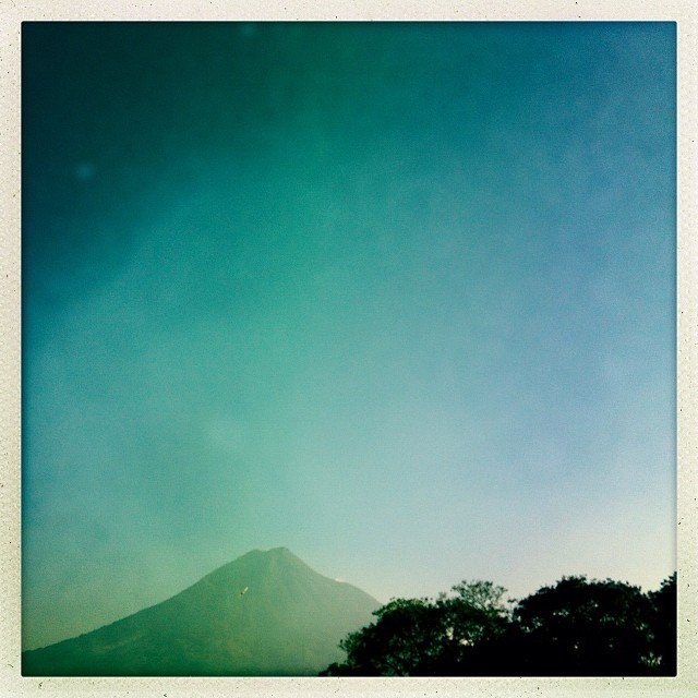 Volcán Aqua seen from Antigua, Guatemala. April 2013. (Archive).
(at antigua guatemala)