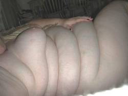 jigglybellies:  Rolls Rolls and more Rolls!! 