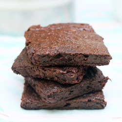 eatcleanmakechanges:  Cauliflower Brownie, makes 10 120g cauliflower  1/2 C sliced almonds  1/2 C unsweetened cocoa powder  3/4 C unsweetened almond milk 1/2 C + 2 tbsp maple syrup  3 eggs  In a food processor blend the cauliflower until they