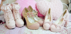 peachmilky:My pink shoes!