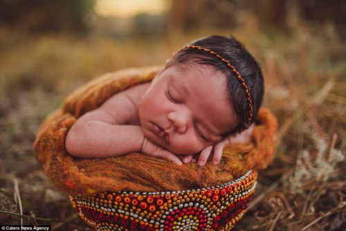 pocarovna: i-believe-i-can-touch-skye: unalome: Breathtaking photos of Aboriginal newborns and pregn