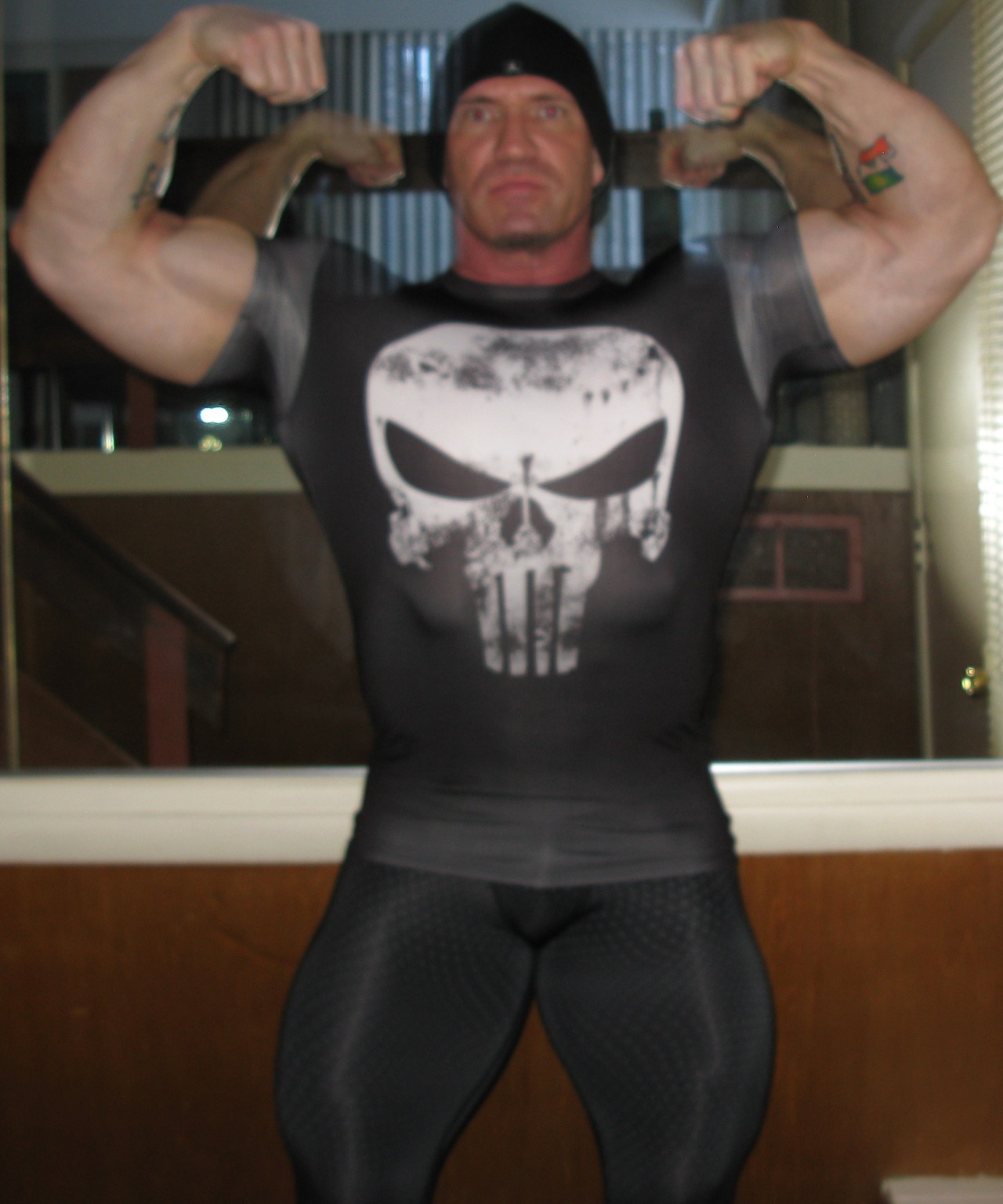 2bsebastian:muscle1976:20” guns legit!  I don’t know what is hotter, the arms
