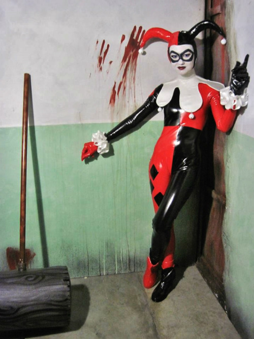 comicbookcosplay:  My Harley Quinn cosplay! Deviantart:  http://lostrisfatcat.deviantart.com/ Tumbrl: http://lostrisfatcat.tumblr.com/ Photographer Tumbrl: http://tortoisekeeper.tumbrl.com/