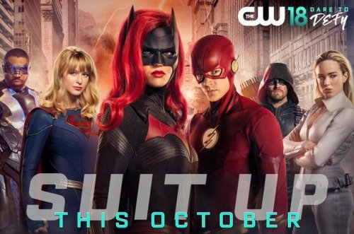 supergirlfansworld:Nueva imagen de promocional donde vemos el nuevo traje de  #Supergirl . #batwoman