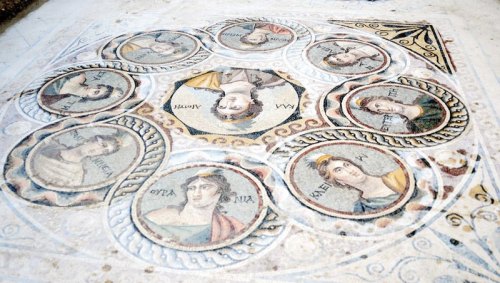 ginandbird:Stunning 2200 year old mosaics found in ancient Greek city…