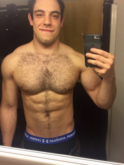 straightdudesexting:  Straight hairy hunk