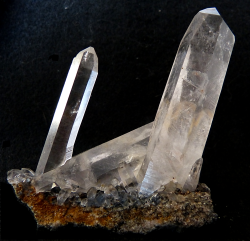 rockon-ro:  QUARTZ (Silicon Dioxide) crystal
