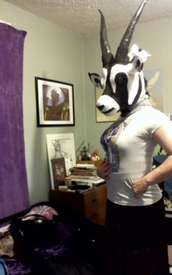 I had no internet connection for 12 hours, and was sorting some stuff and washing my fursuit, and&hellip; that combination of things led to boredom-selfies :F My room is pretty messy right now