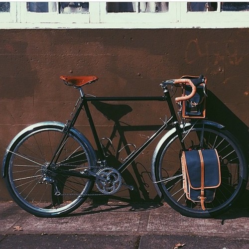 pushpulll: Look what #cyclesjbryant made! #vscocam #cycling #upness #randonneur #650b #chriskingbu