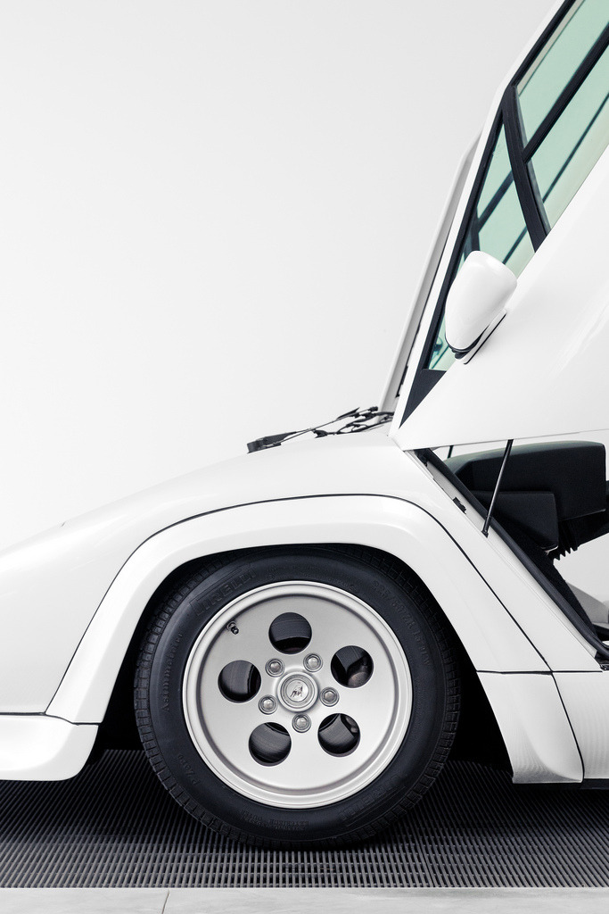 automotivated:  Lamborghini Countach in White (by j.hietter) 