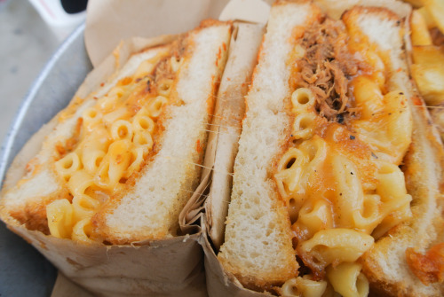 humblegumbo:  grilled mac and cheese sandwich with pulled pork from melt it! a grilled cheese co. 