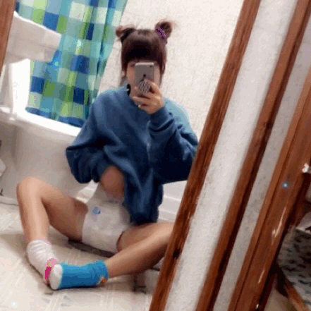 lilpuppybear:  I check my own diapy.. but I wish I hads someone to check it for me.