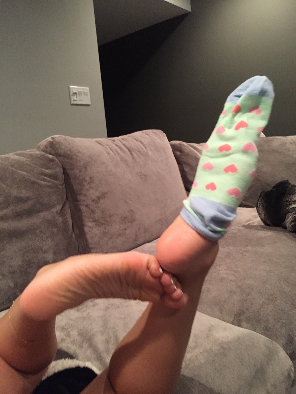 buntoes:  like seeing me play with my socks after a workout??   join my private blog