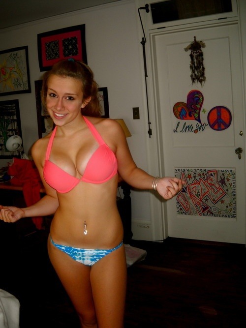 teens-selfies:  MORE SELFIES porn pictures