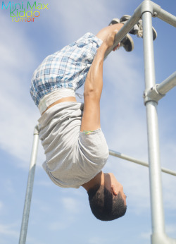 minimaxkiddo:  So.. I was out doing some parkour the other day. And some kids that was there thought that i was really good =). They also saw that i was wearing spiderman socks xD. They said it was rather cool that i was wearing those. ^^.  These photos