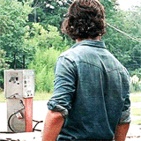 andy-clutterbuck:  Rick Grimes Wardrobe Appreciation       ↳Denim Shirt 