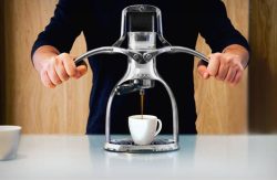 jebiga-design-magazine:    Espresso Maker - By Rok  Forget about complicated espresso machines which are all about counting bars of pressure, adjusting all the settings and bleeding your bank account dry. With the ROK Espresso Maker, you are the one