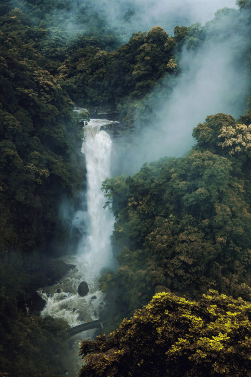mstrkrftz: Mysterious Waterfall by Hanson Mao