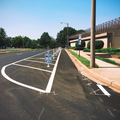 Thank you, Based Infrastructure God. Nothing like a freshie #PBL (protected bike lane)! #bikearlington #bikedc (at South Hayes Street Protected Bike Lane)