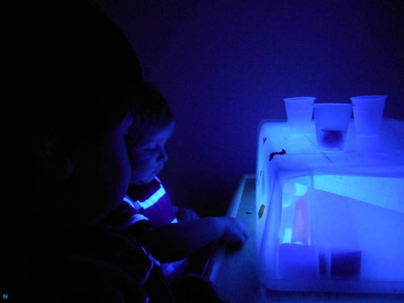 glowling:  flaew:  so glow  glow/pale