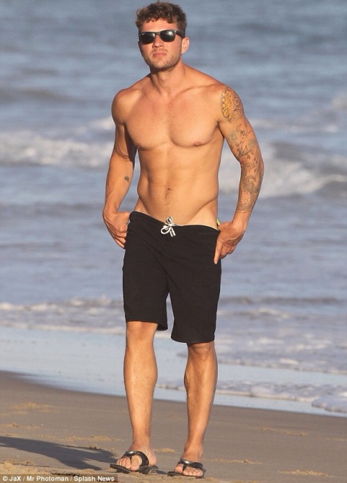 tabloidheat101:  Ryan Phillippe
