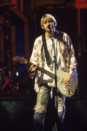 smellslikeblogspirit:Cobain Guitars #17: White Fender StratocasterKurt famously used this guitar dur
