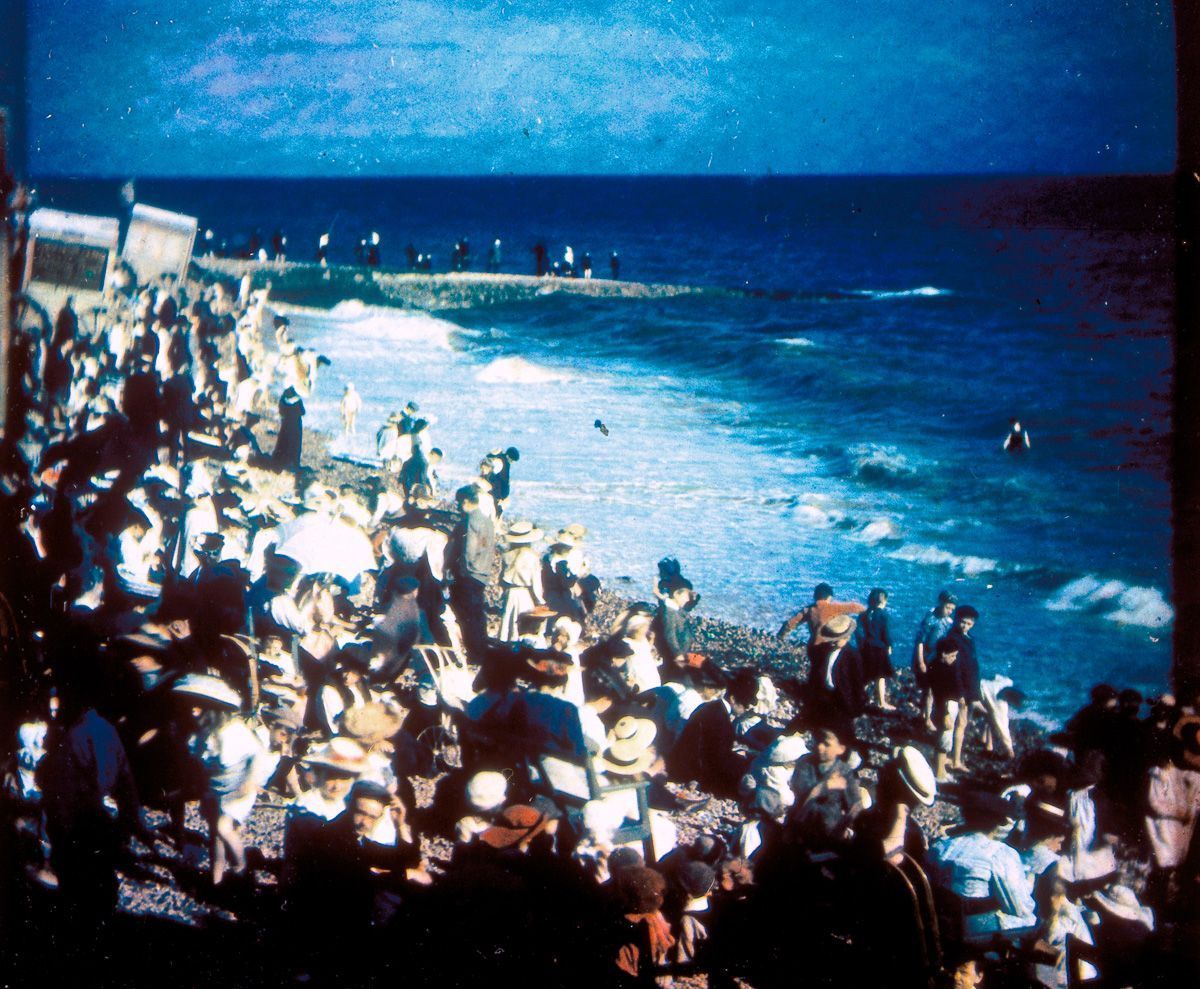 collectorsweekly:  Experimental color photographs taken around Brighton, England,