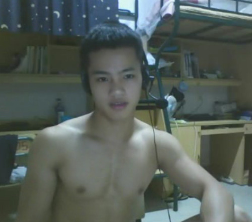 mantop10691:  倆位身材很好的大屌肌肉直男帥哥視訊激情打槍被偷拍視訊流出中… 