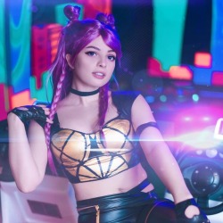 love-cosplaygirls:  KDA Kai'Sa by Allyssooonnn