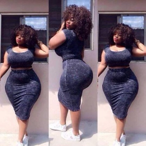 dumptruckthicc:  Please make her a bbw😫🙏🏾👏🏾 love them voluptuous curvy bodies