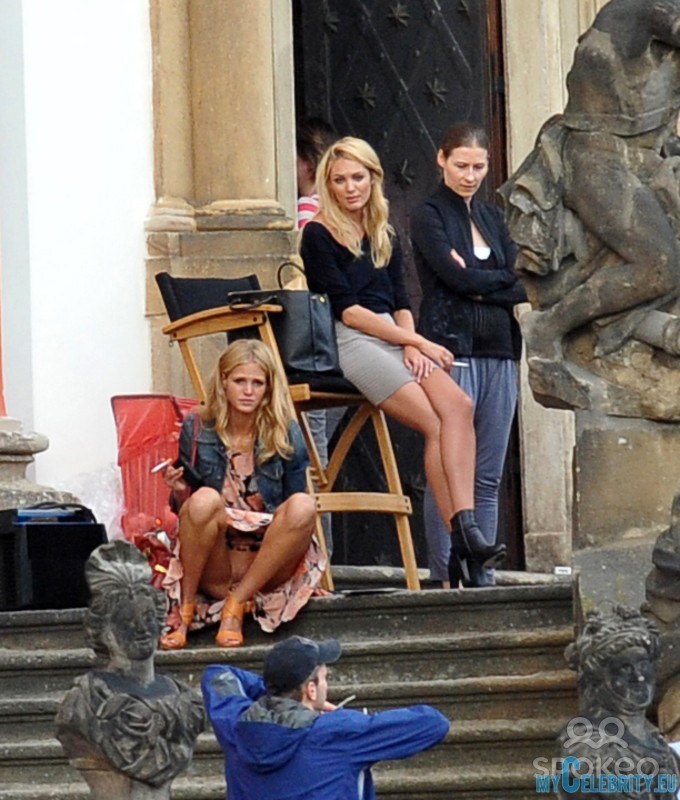 wardrobemalfunction:  Erin Heatherton- Upskirt - no panty