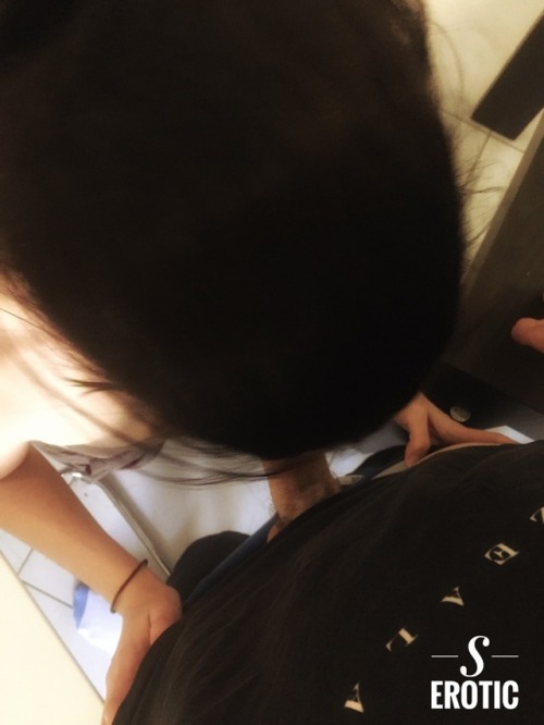 aussiecouple:  A quick late night blowjob set for you all.  Enjoy 😘  2017 #94