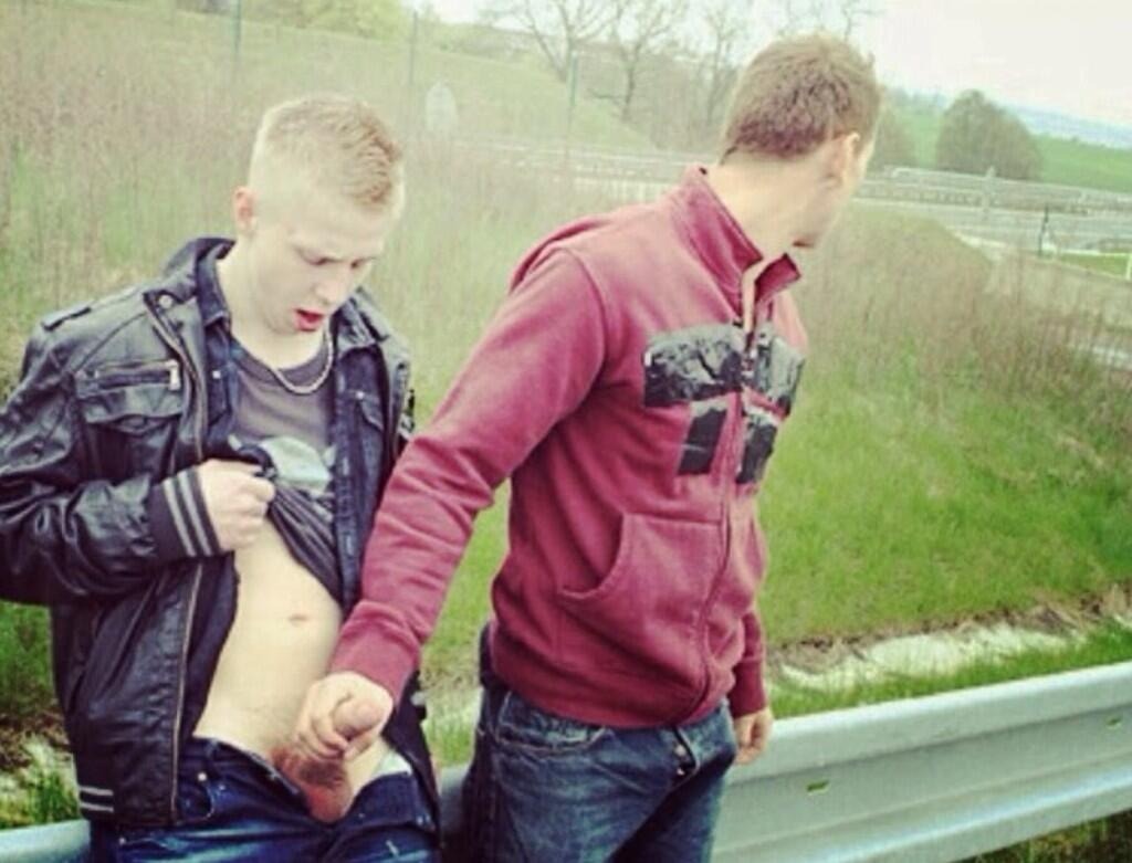 pigshouse:  Helping hand