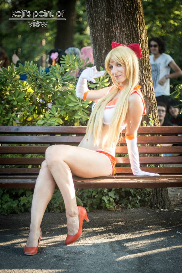 hotcosplaychicks:  Sailor Venus Pool Party by Desdreia Follow us on Twitter - http://twitter.com/hotcosplaychick