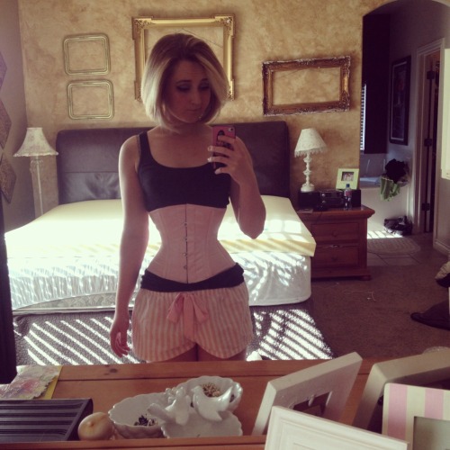 loveoakley:  Apperantly my corset wearing has become a trending topic of gossip at my school. People on Facebook have said I scare them and they’ll have nightmares about this forever and that it’s really unattractive and gross that I’m doing this