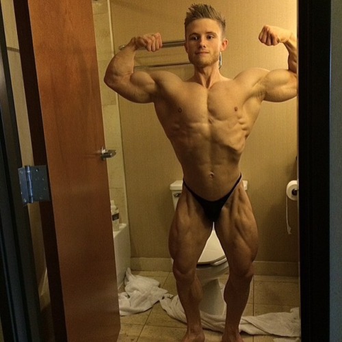 themuscleworshipdiaries:  hejira33312:  Jeff Nippard , love this guys look !  Ripped to ribbons and cute as a button!! 