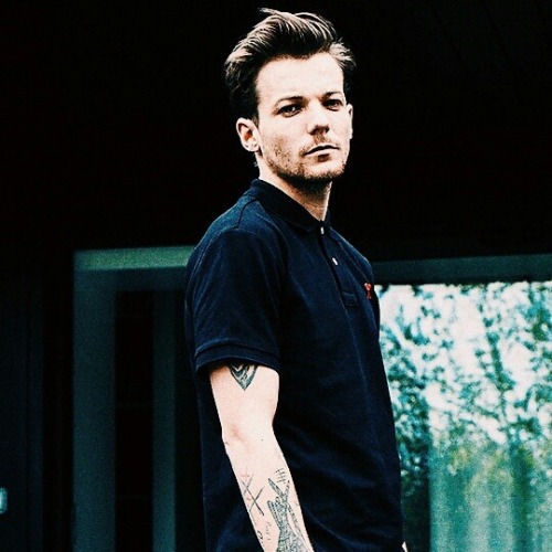 larriedits - Pack Louis Tomlinson + LokiLike if you save or...