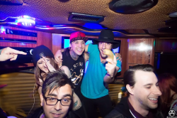 runningfrompizza:   Just look at Tony and his stupid perfect smile tho jc 