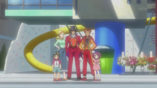 eliaspsuedo:  The Fandom’s death shall be by Embarrassing Hiragi family photos.What a way to die.“D-Dad!”