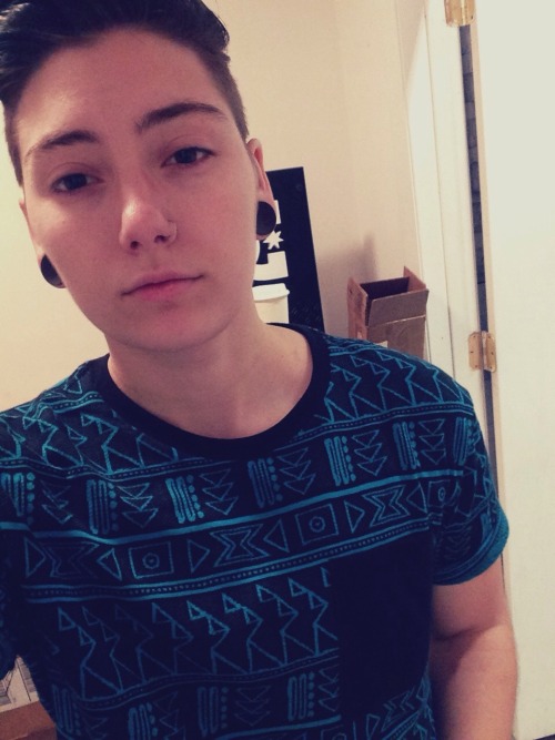 tabithakristene:  cr-est:  Queer boy status  I’m going to marry this hottie 😍